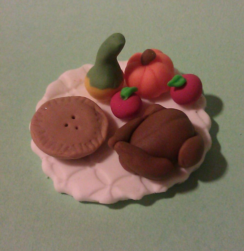 12 Thanksgiving Themed Cupcake Toppers